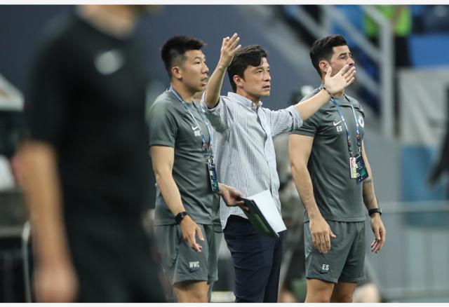 B体育-悬念继续！南通形势占优 大连想保级战海港必须赢